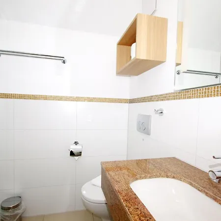 アパート Strandnahe Mit Balkon, Gratis Nutzung Vom Ahoi Erlebnisbad Und Sauna In Sellin - Rex Rugia 30-7 ロープベ